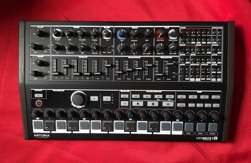Arturia minibrute noir - minibrute,