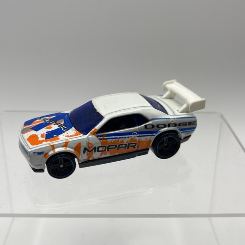 Hot wheels dodge challenger - wheels,