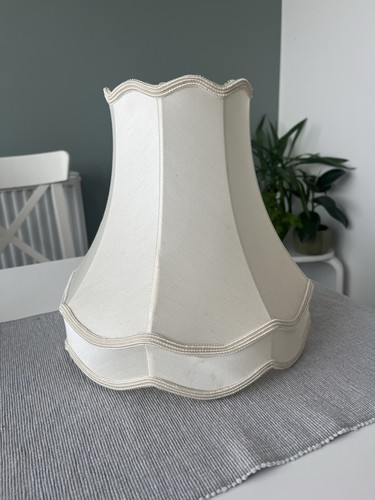 Beige scalloped bell lamp - scalloped,