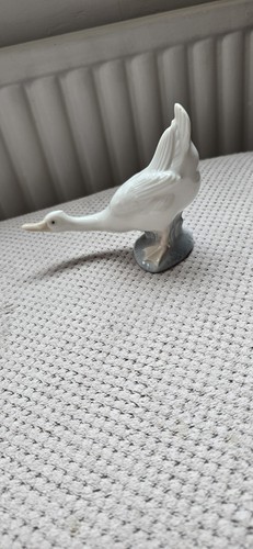 Nao lladro porcelain goose - by,