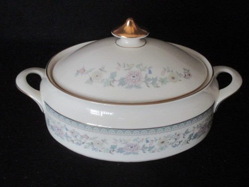 Minton bordeaux lidded - 'bordeaux',