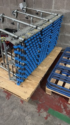 Flexible roller conveyor