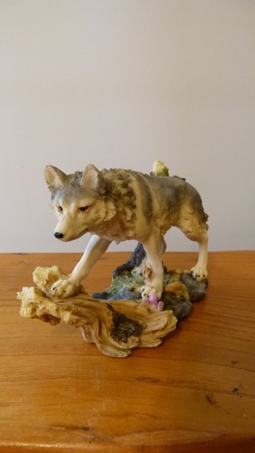 Wolf figurine unknown - figurine, maker
