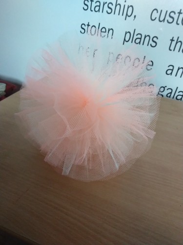 Tulle pom balls - balls/, kissing