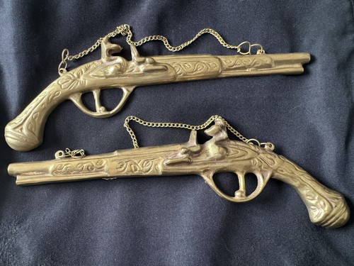 Vintage pair duelling - vintage,
