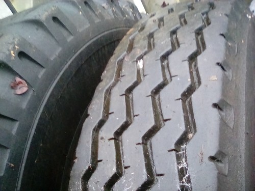 Commercial lorry truck tyres - lorry,