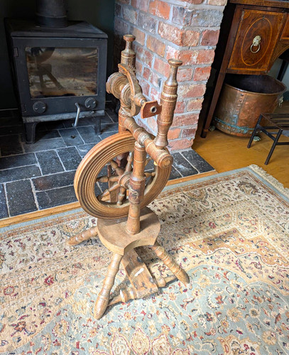 Vintage wooden spinning wheel - wooden,