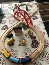 Smyths Toys - Figure 8 Wooden