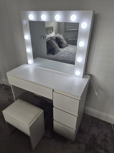 Hollywood dressing table with - table,