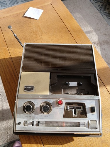 Sanyo radio cassette - sanyo, player