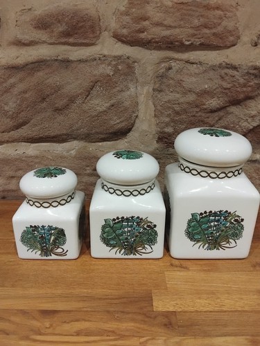 Set taunton vale - 3, pottery