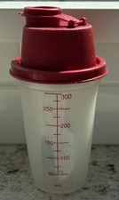 Tupperware EZ Shaker #1900-4 w Pour Lid Spout Bright Red Tight Lid #1901-4