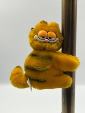 Gripping Garfield soft toy