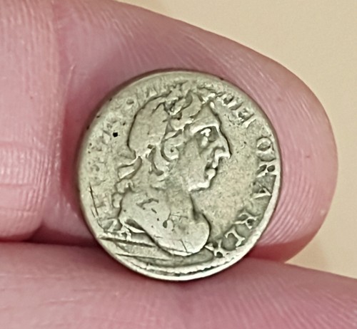 Half guinea brass coin weight - half,
