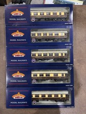 Bachmann Pullman Coaches with Lighting