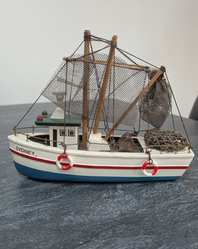 Wooden model fishing - model, boat