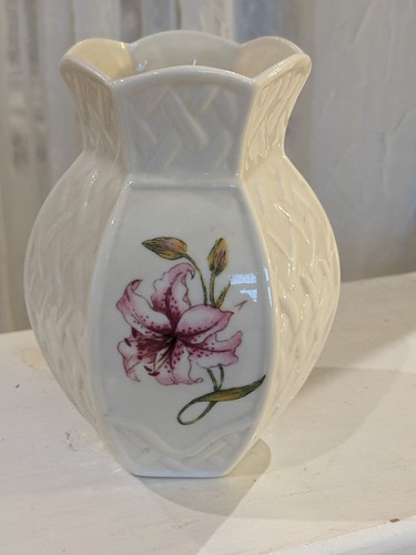Vintage small belleek ireland - belleek,