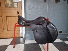 17 1/2” Black Country solare Jump Saddle Medium / Wide Fit