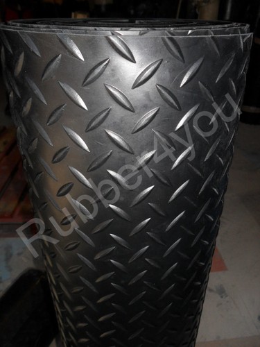 Diamond checker studded - diamond,