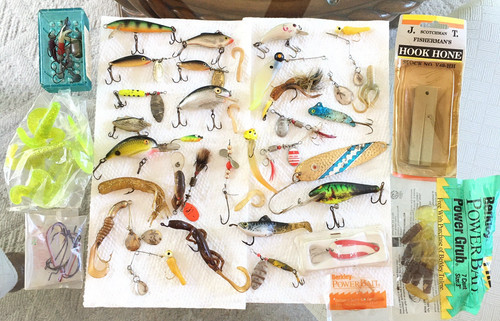 Vintage mix lot fishing lures - lot,