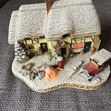Lilliput Lane Decorating The
