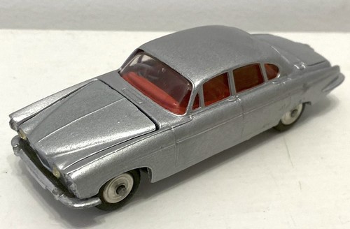 Corgi toys 238 jaguar - toys,