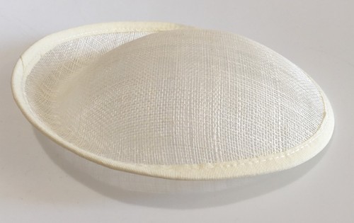 20cm round sinamay dipped disc - 20cm,