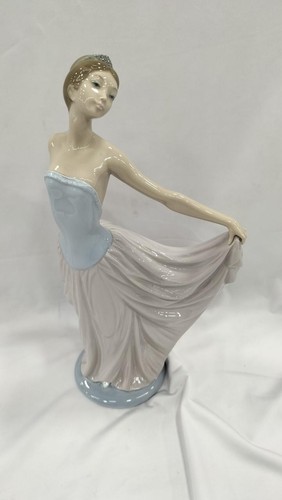 Lladro dancing girl figurine - dancing,