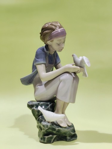 Lladro figurine playing with - lladro,