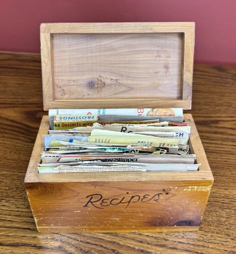 Vintage wooden recipe box - recipe, w/