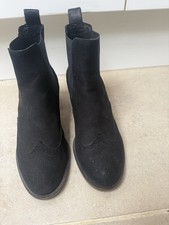 Women’s Russel & Bromley