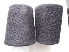 Two cones of black yarn - 60%
