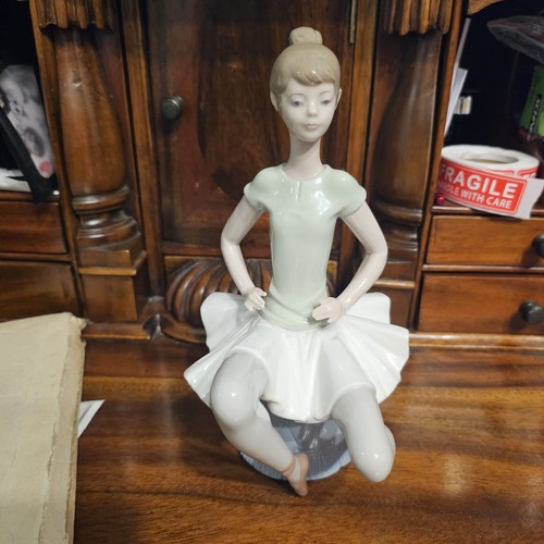 Lladro laura sitting - lladro,