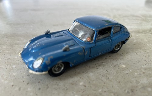 Corgi toys 335 jaguar - no, 335,