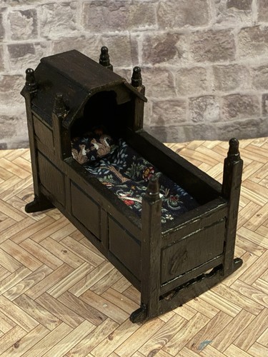 Dolls house scale - dolls,
