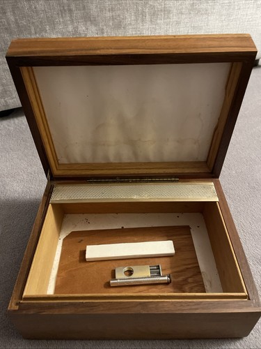 Cedar wood cigar humidor - wood,