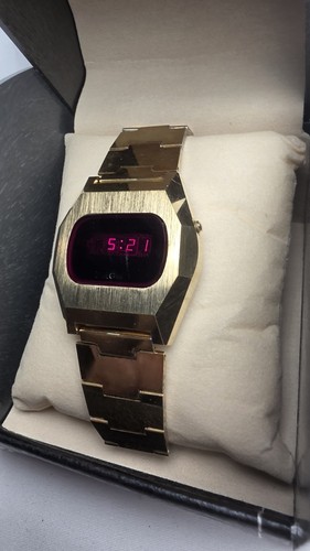 Vintage bulova 1976 red - red, led