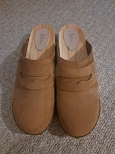 Boden Ladies Tan Clogs with