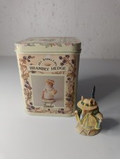 Border Fine Arts Brambly Hedge BH20 ‘ Primrose Reciting’ - ( 7cm Height)