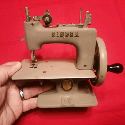Vintage singer model toy - vintage, 20