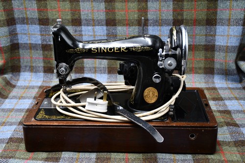 Vintage singer sewing machine - singer,