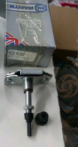One front windscreen wiper - front,