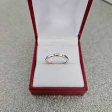 Diamond Band Ring in 18k gold