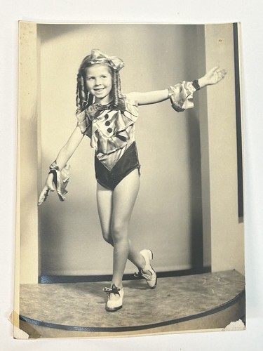 Vintage photograph young girl - ,