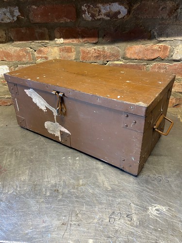 VINTAGE/INDUSTRIAL/MILITARY
