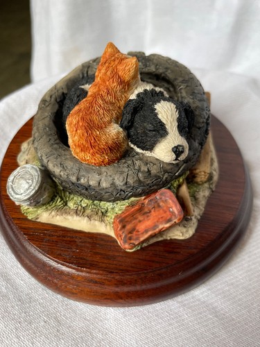 Border fine arts tyred - border,