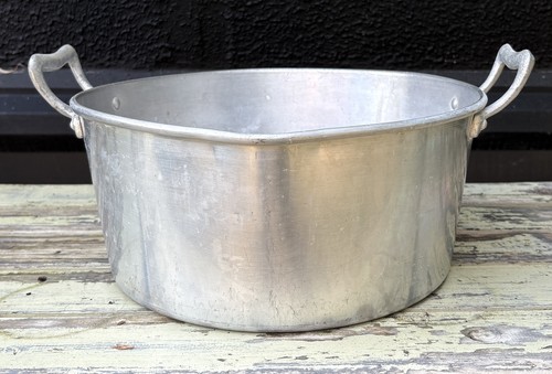 Large vintage aluminium wash - large,
