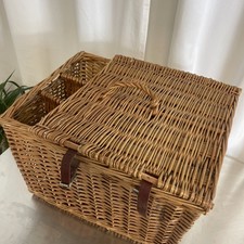 Picnic Hamper Wicker Basket Baguette Wine Holder Vintage 18x14x12 Camper Storage