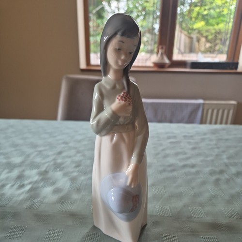 Lladro nao figurine - figurine, girl