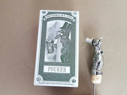 Hendricks gin penguin pourer - hendricks,